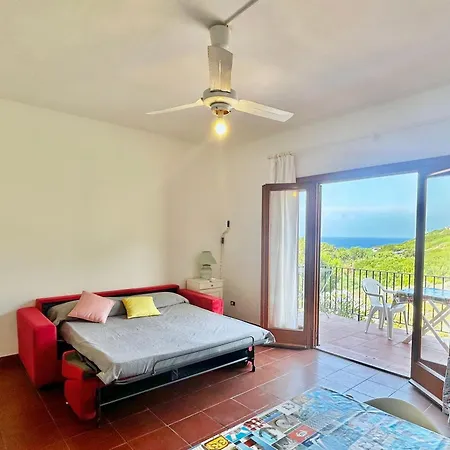 2 Beds In Just 200 Mt From The Sea Apartmán *